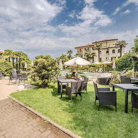 Ξενοδοχείο Hotiday Collection - 3*