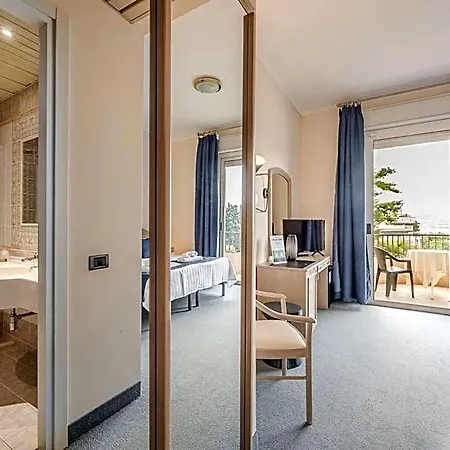 Hotel Hotiday Collection - 3*
